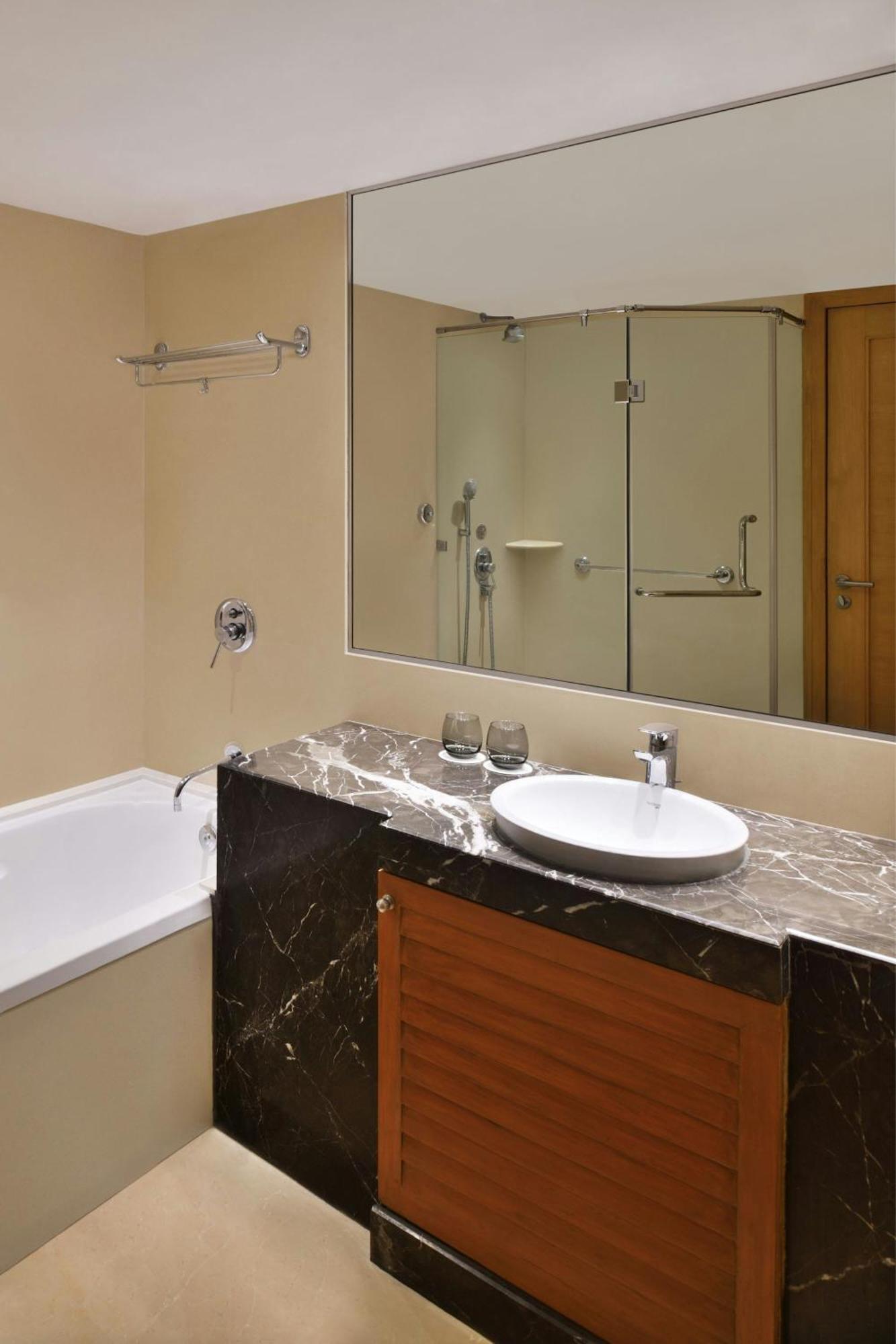 Hotel Courtyard By Marriott Chennai Esterno foto